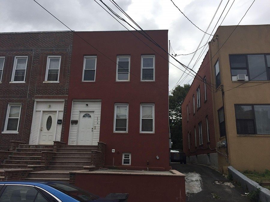 1st image of 956 E 223rd St