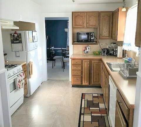 5th image of 26850 Oriole Ave