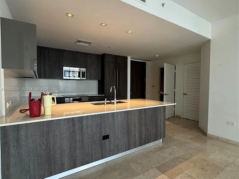 88 SW 7th St #2403 — Photo 8