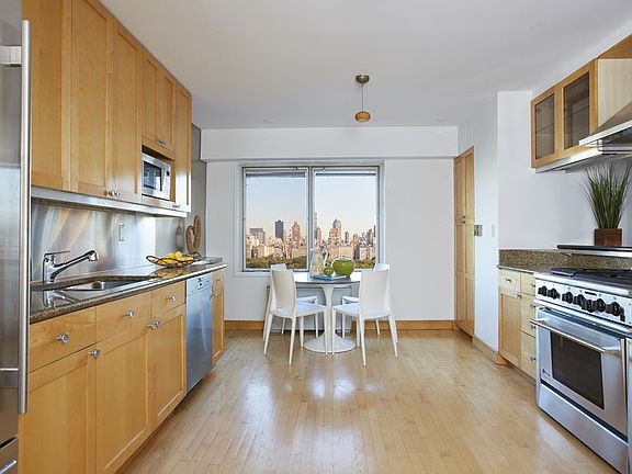 3rd image of 20 W 64th St APT 18RS
