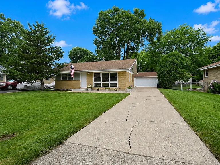 1802 Fairfield Rd — Photo 1
