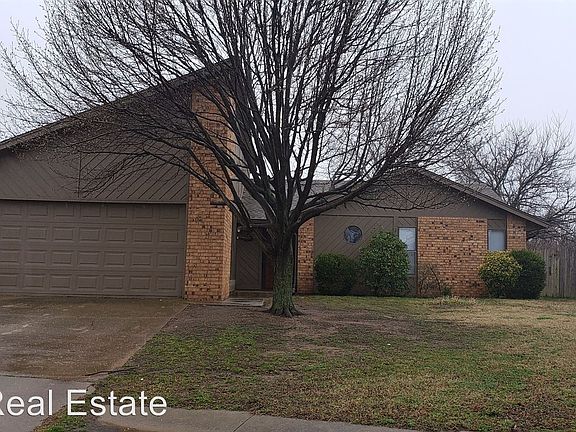 2nd image of 2704 Creekview Pl