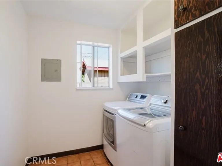 609 Alexander St — Photo 7