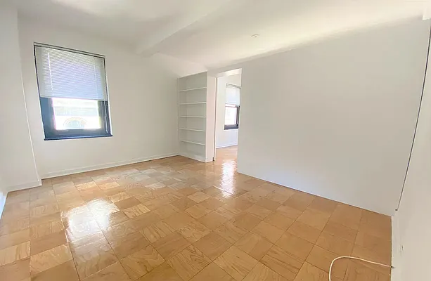 Rented by Manhattan Realty Group | media 10