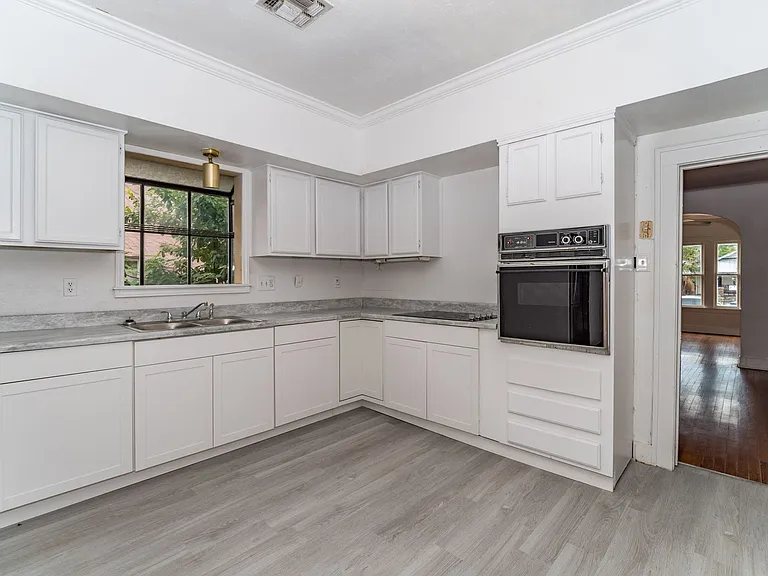 469 E Magnolia Ave — Photo 13