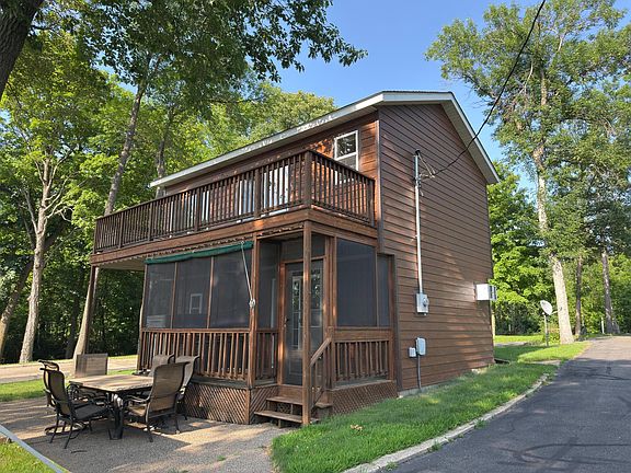 2nd image of 44539 Birch Park Cir