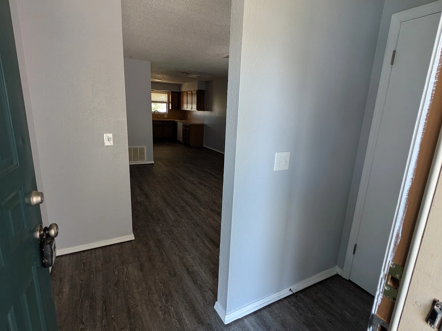 712 Swan Lake Rd — Photo 3