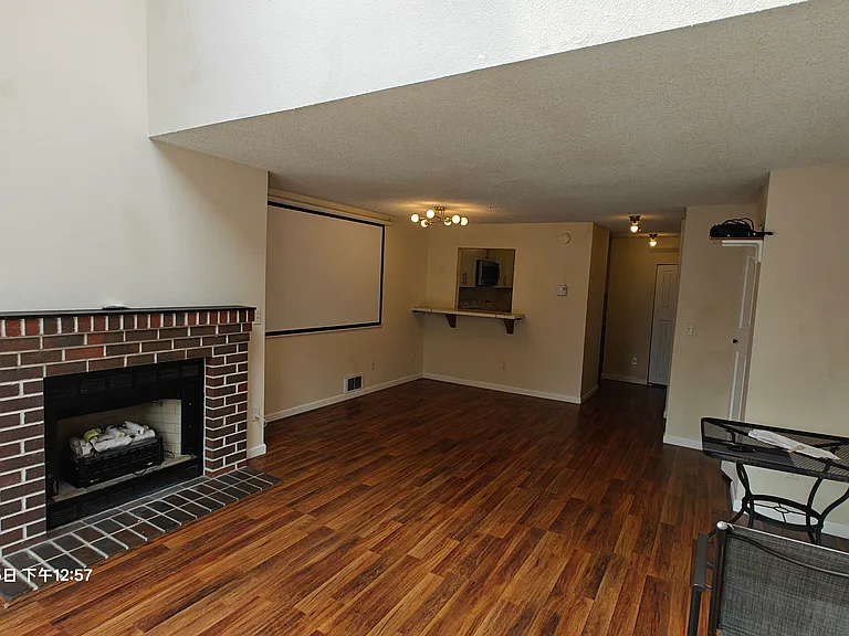 45th Pl S — Photo 24