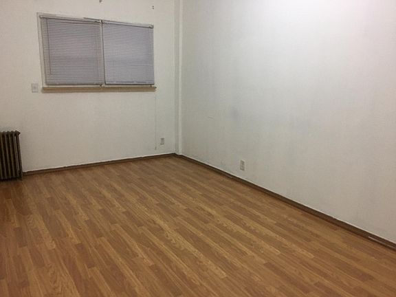 4th image of 692 Onderdonk Ave