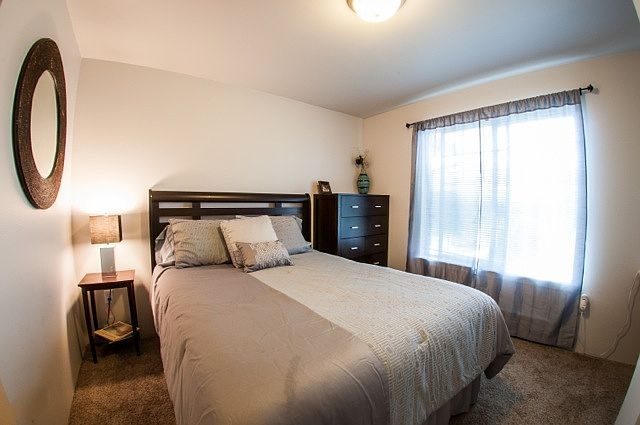 2nd image of 302 W Stonington Ct