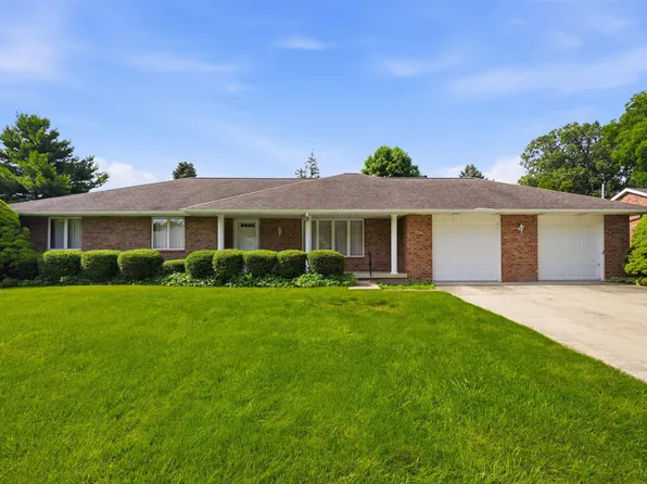 2211 W Woodmont Dr, Muncie, IN 47304
