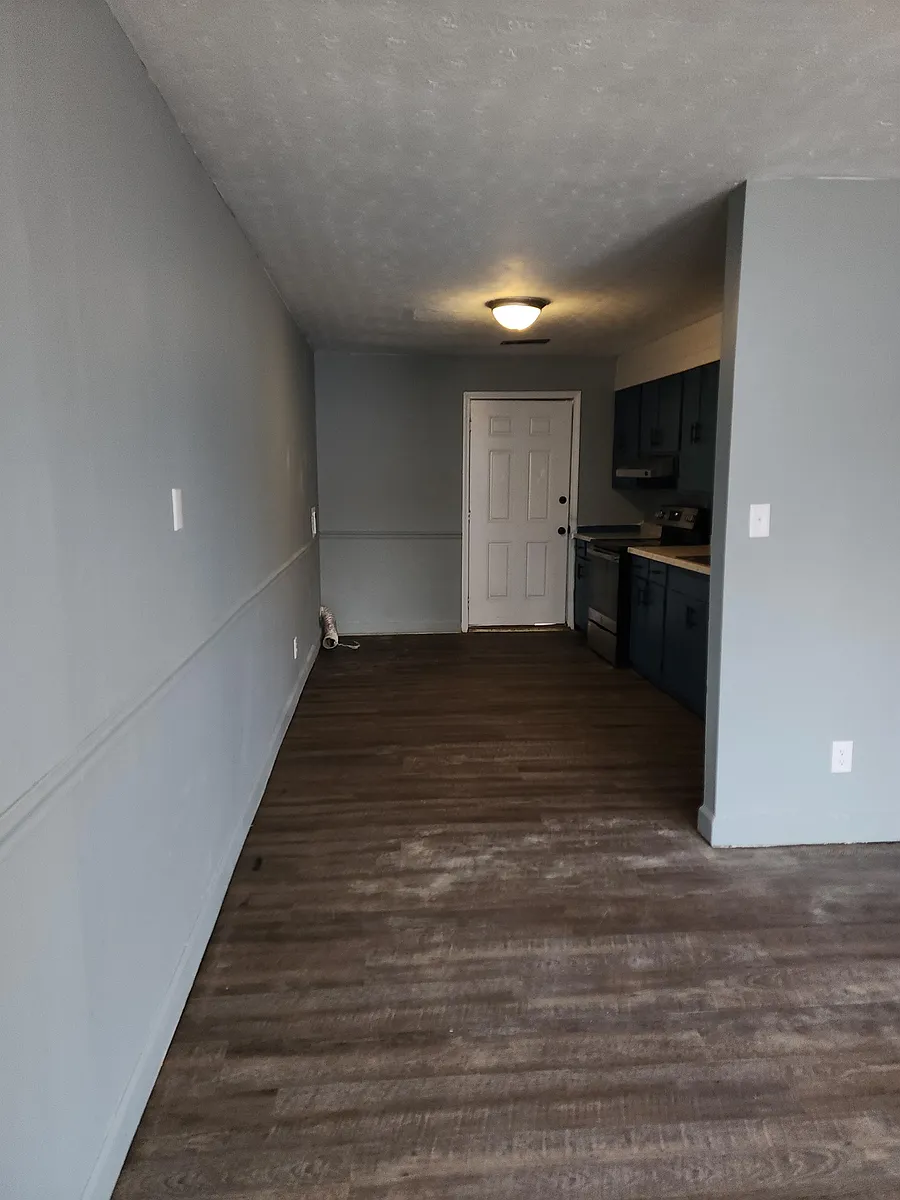 Building Photo - 570 W 4th St #1