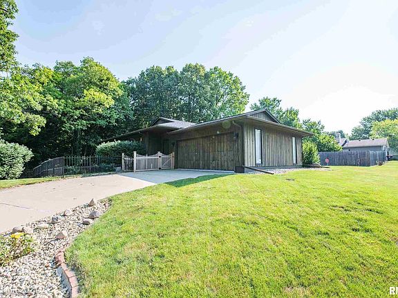 3rd image of 3313 W Parkridge Dr