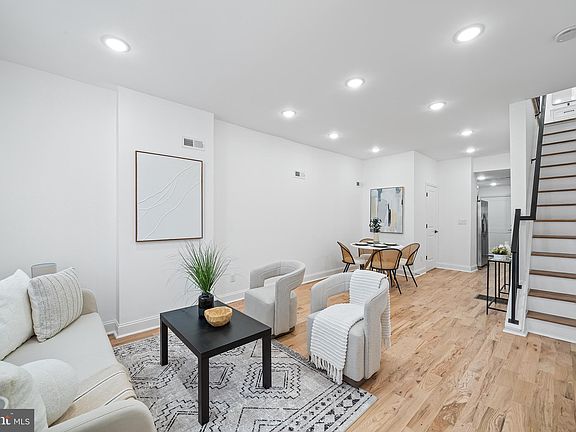 3rd image of 2544 Oakford St