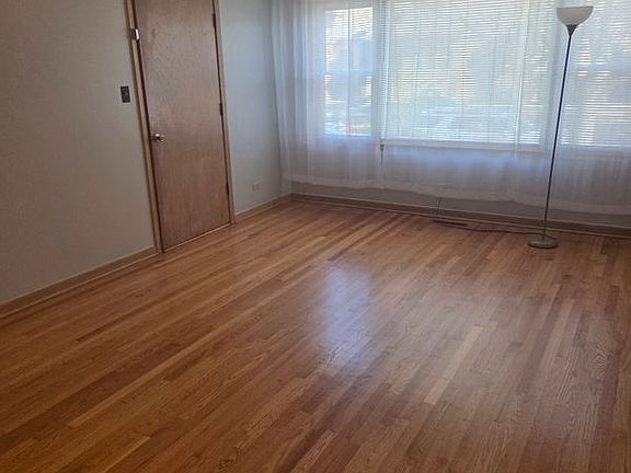 3rd image of 5850 N Mulligan Ave #1
