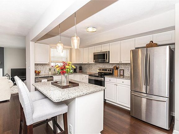 5th image of 2504 Baur Dr