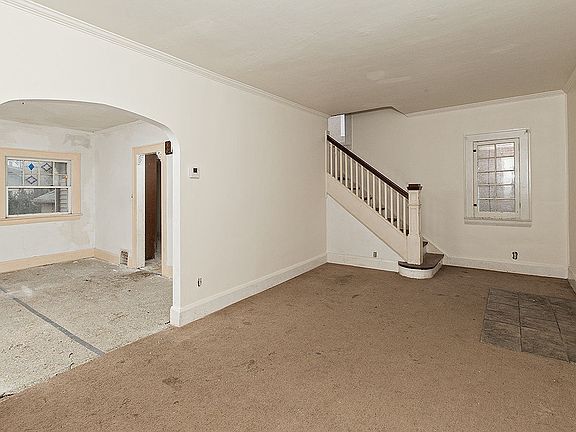5th image of 64 E Avondale Ave