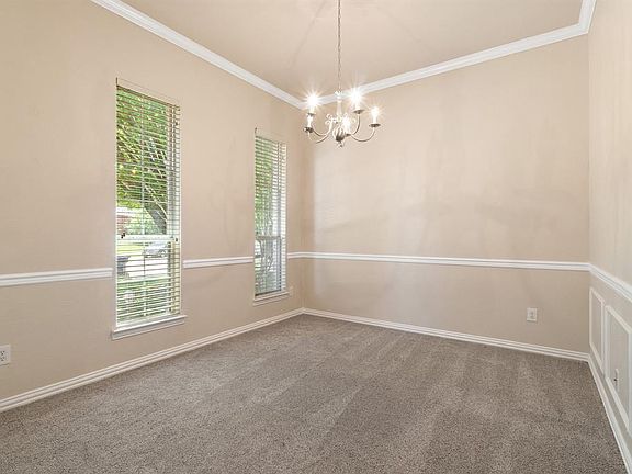3rd image of 1216 Somerset Dr