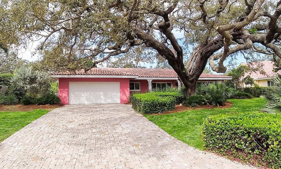 1st image of 308 Palmetto Ln