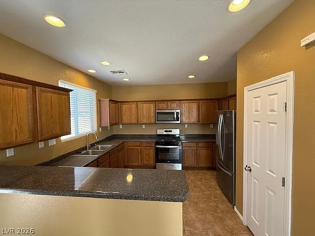 4 bed, 3.5 bath, 2268 sqft, $2,300 — Photo 4