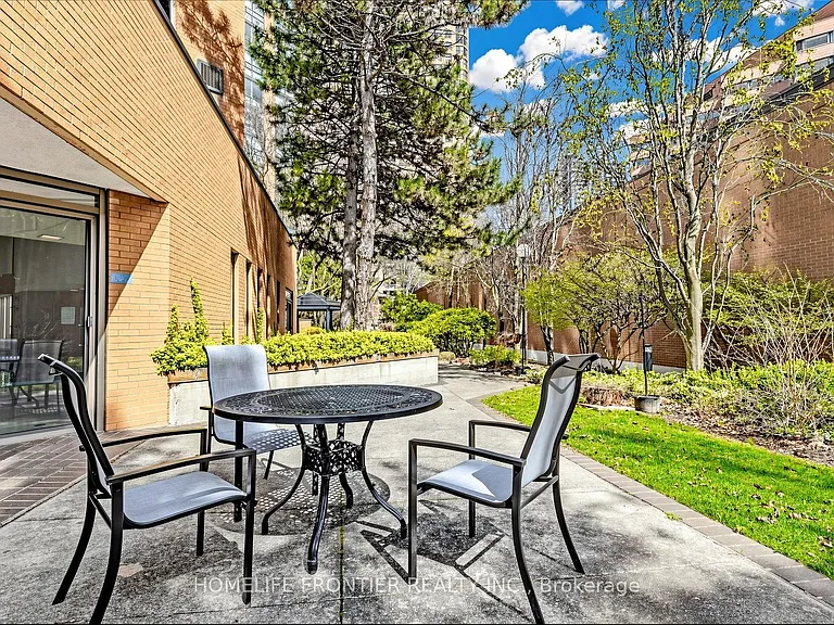 131 Beecroft Rd #203 — Photo 38