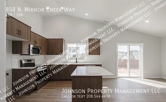 858 N Mirror Creek Way — Photo 4