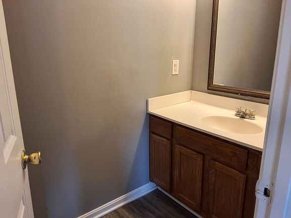 4th image of 1115 Crown Pointe Dr APT Q