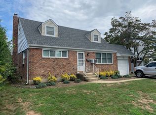 4 Clark St, Plainview, NY 11803