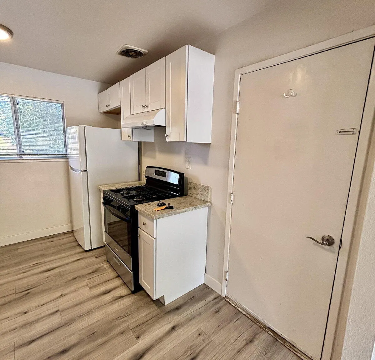Great updated cottage in gated community with Bonus Room! — Photo 3