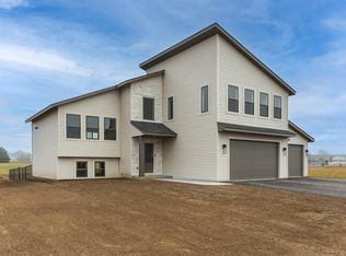 1183 Wisteria Ln, New Richmond, WI 54017
