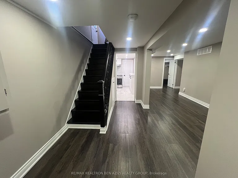 23 Sexton Cres #BASEMENT — Photo 2