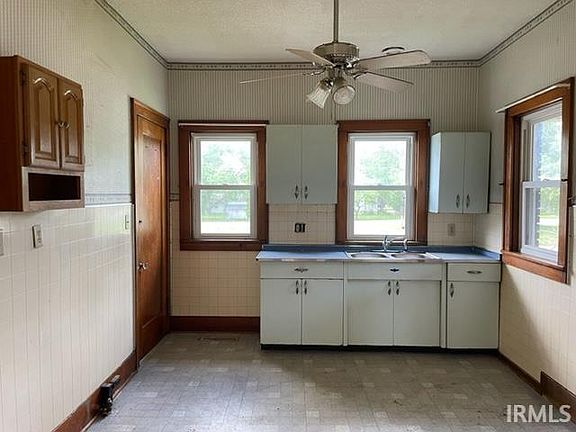 3rd image of 204 S Chestnut St