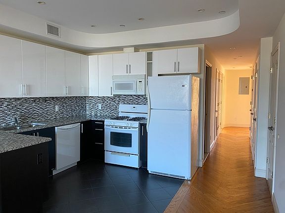 2nd image of 1672 E 22nd St APT 6B