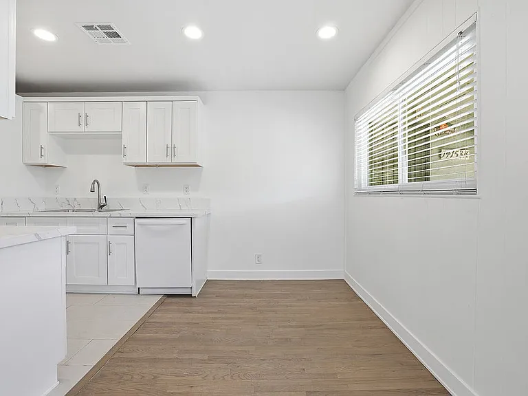 14153 Moorpark St — Photo 13