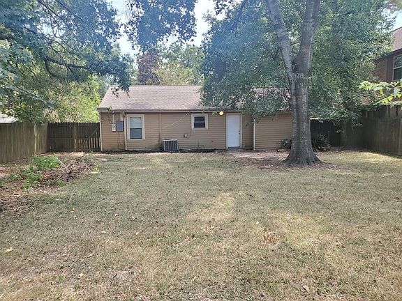 4th image of 1582 Hewitt Dr