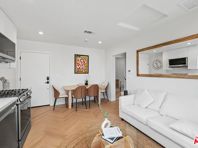 2043 Paramount Dr — Photo 3