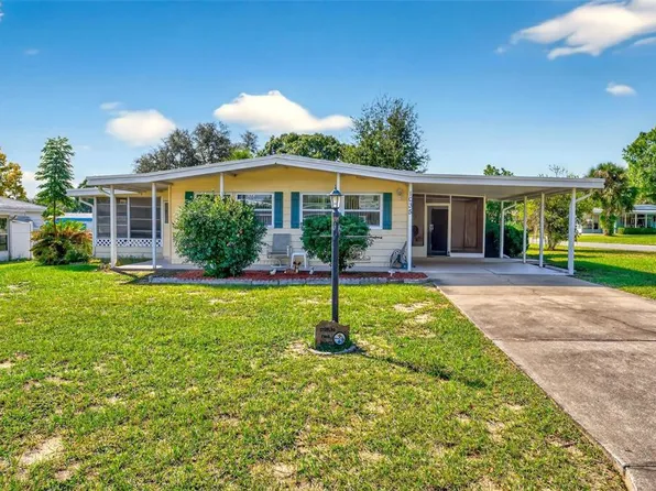 1035 Lake Dr, Grand Island, FL 32735