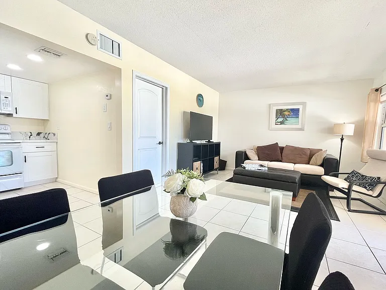 4532 Bougainvilla Dr #11 — Photo 9