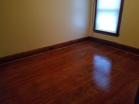 4th image of 134 Fernwood Ave