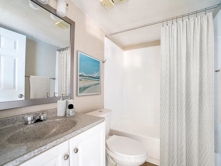 Lago Bello Apartment Homes — Photo 9