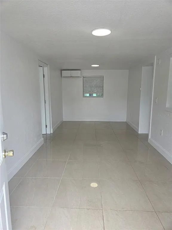 1 bed, 1.0 bath, 700 sqft, $1,300 — Photo 2