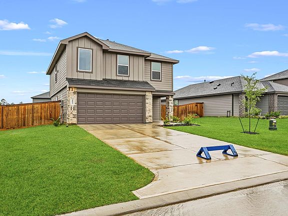 2nd image of 40827 Hawthorne Glades St
