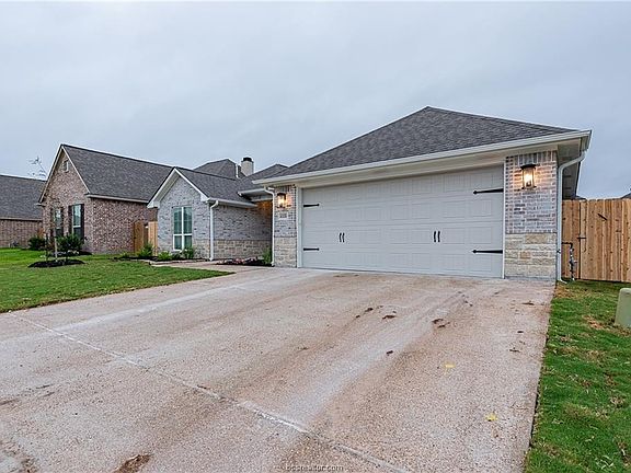 3rd image of 4029 Crooked Creek Path
