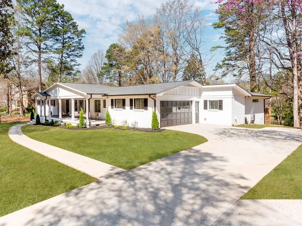 8325 Adrian Ct, Charlotte, NC 28270