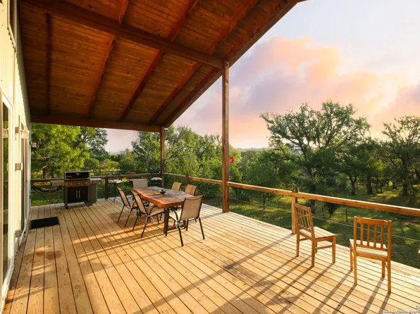 797 Glendale RD, SPICEWOOD, TX 78669