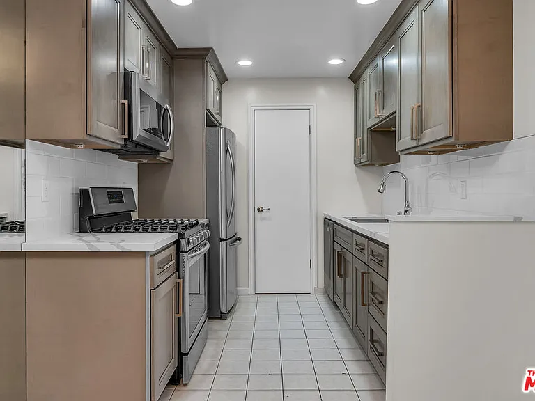 9061 Keith Ave #204 — Photo 9