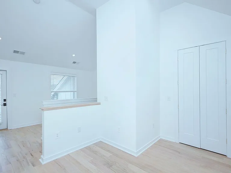 2737 Shenandoah Ave — Photo 24