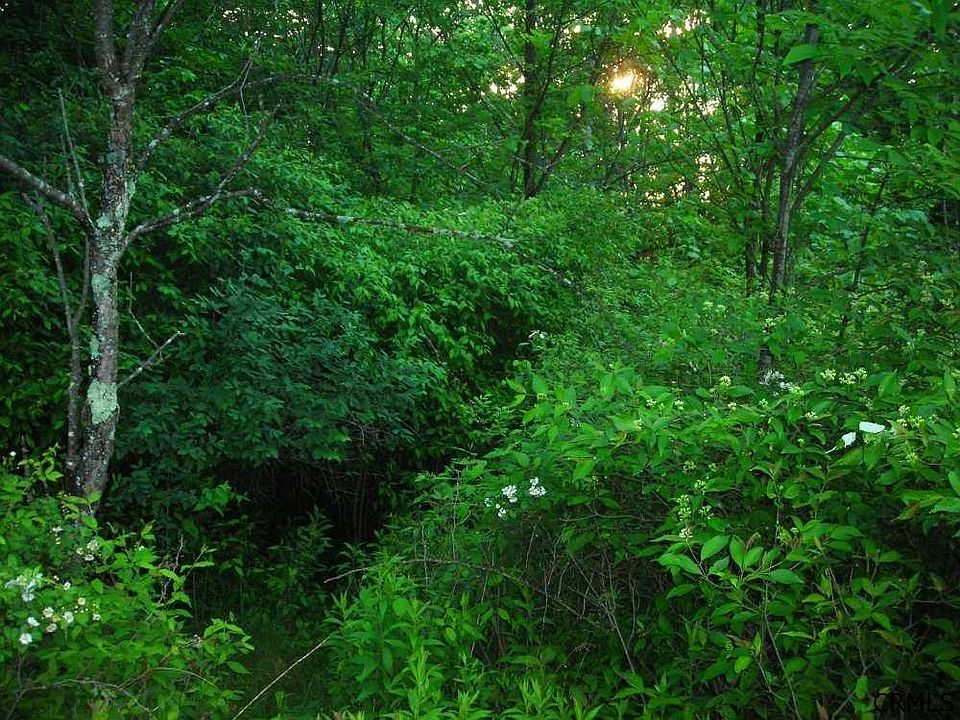 2nd image of 13 Johnny Cake Hill Rd