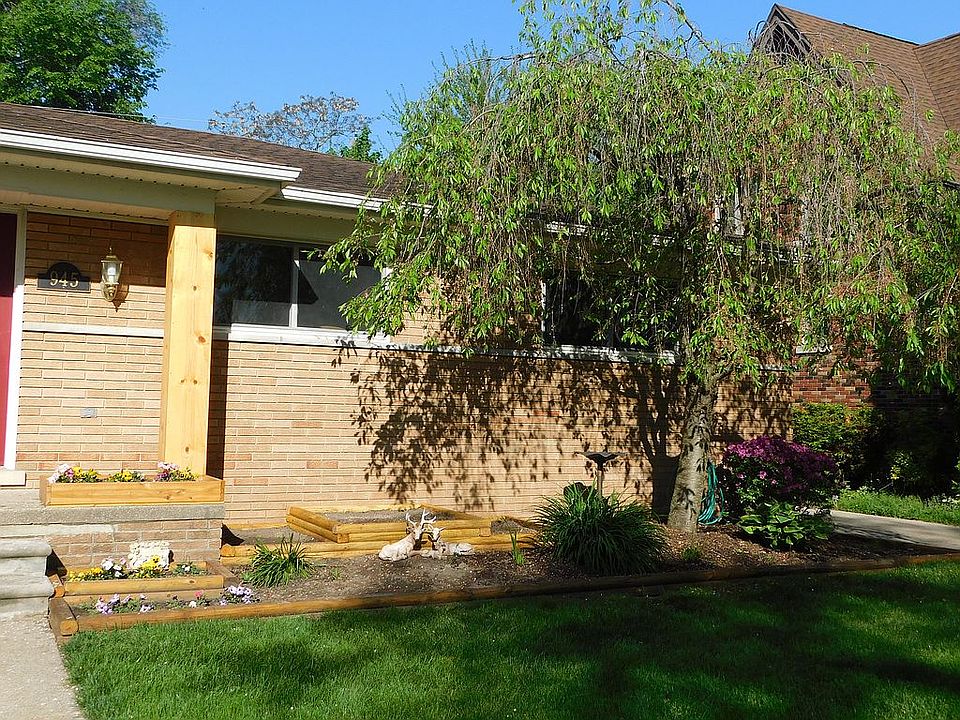 2nd image of 945 Barrington Rd