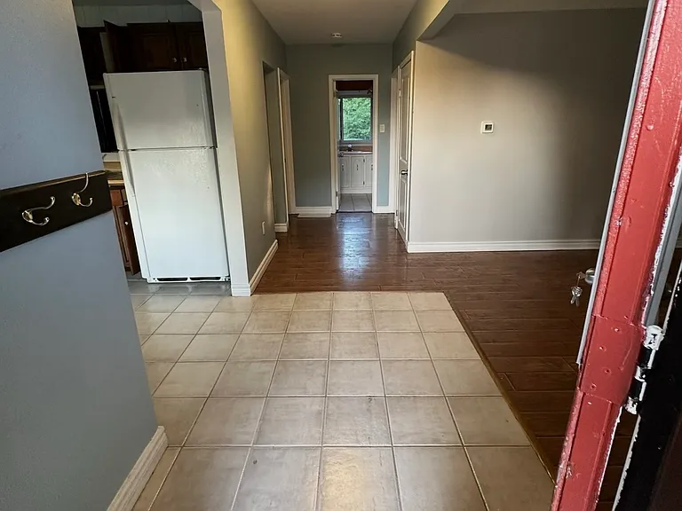 Brenda Dr — Photo 15